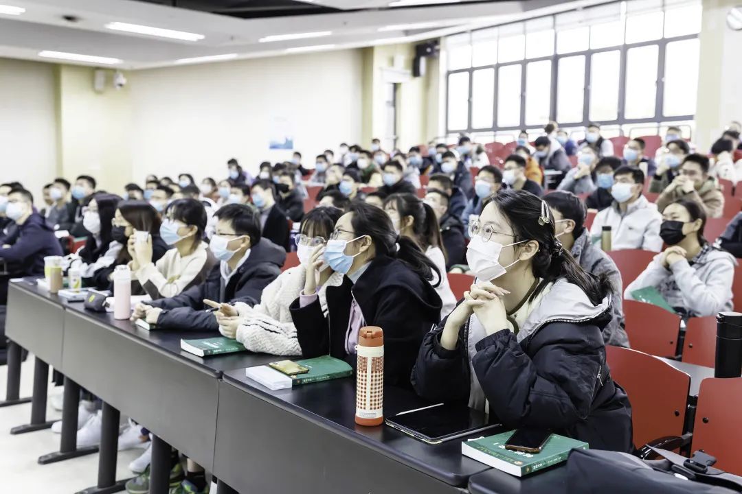 首都高校陆续开学：线下严防疫情 线上云端上课